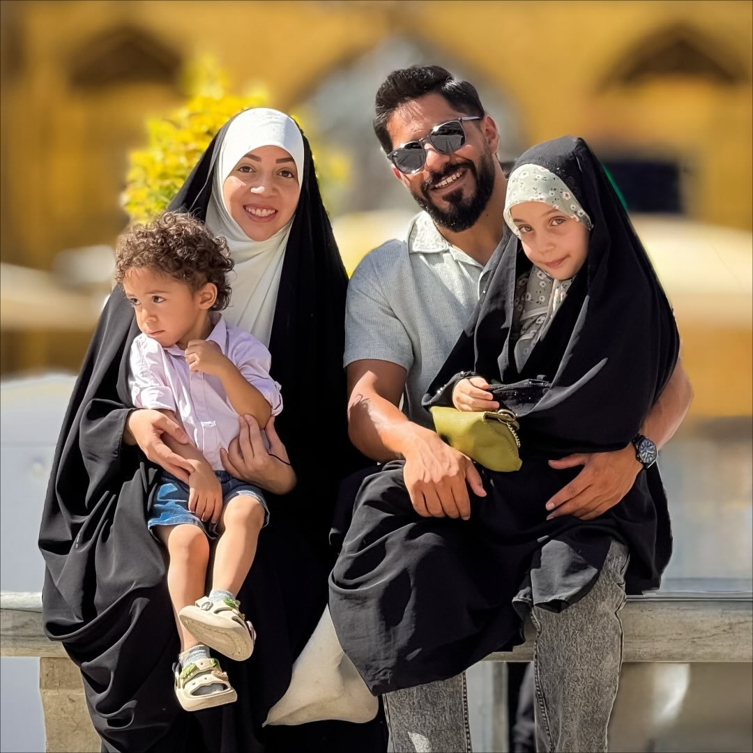 زیباست
