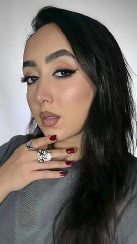 ماکه نفمیدیم نسبتشونو ولی این میکاپ عالیه!