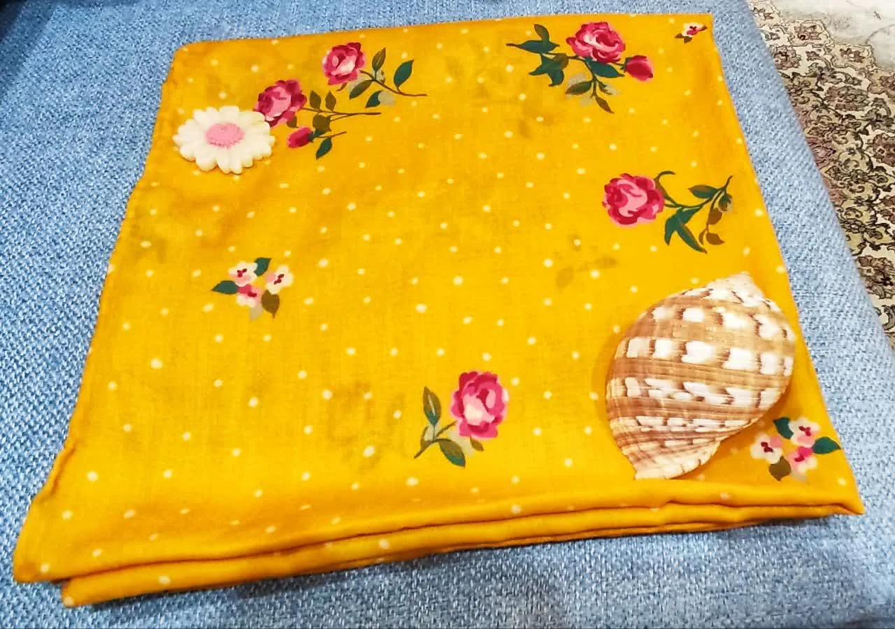 روسری نخی چهارفصل با رنگ زرد