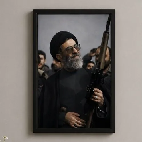عکس رهبری با اسلحه